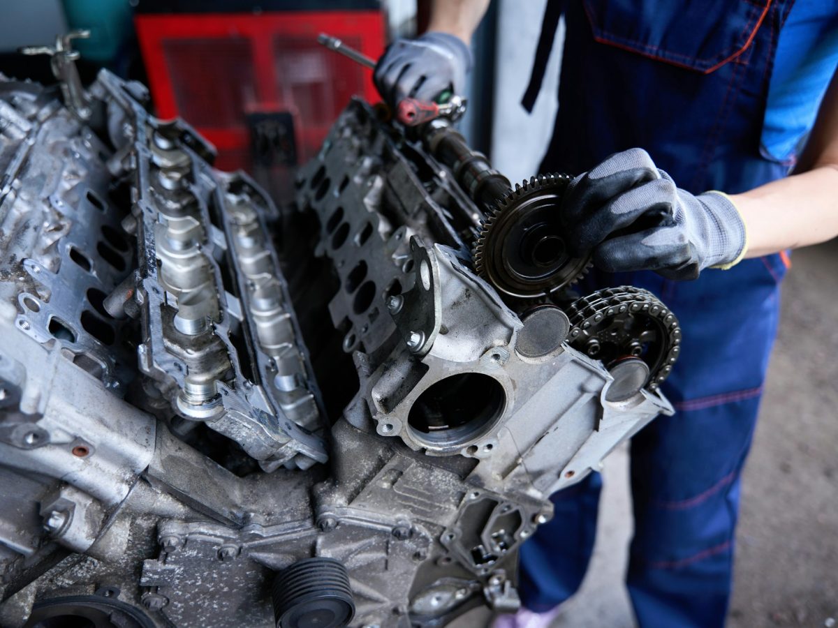 Professional repair of the engine of a modern car