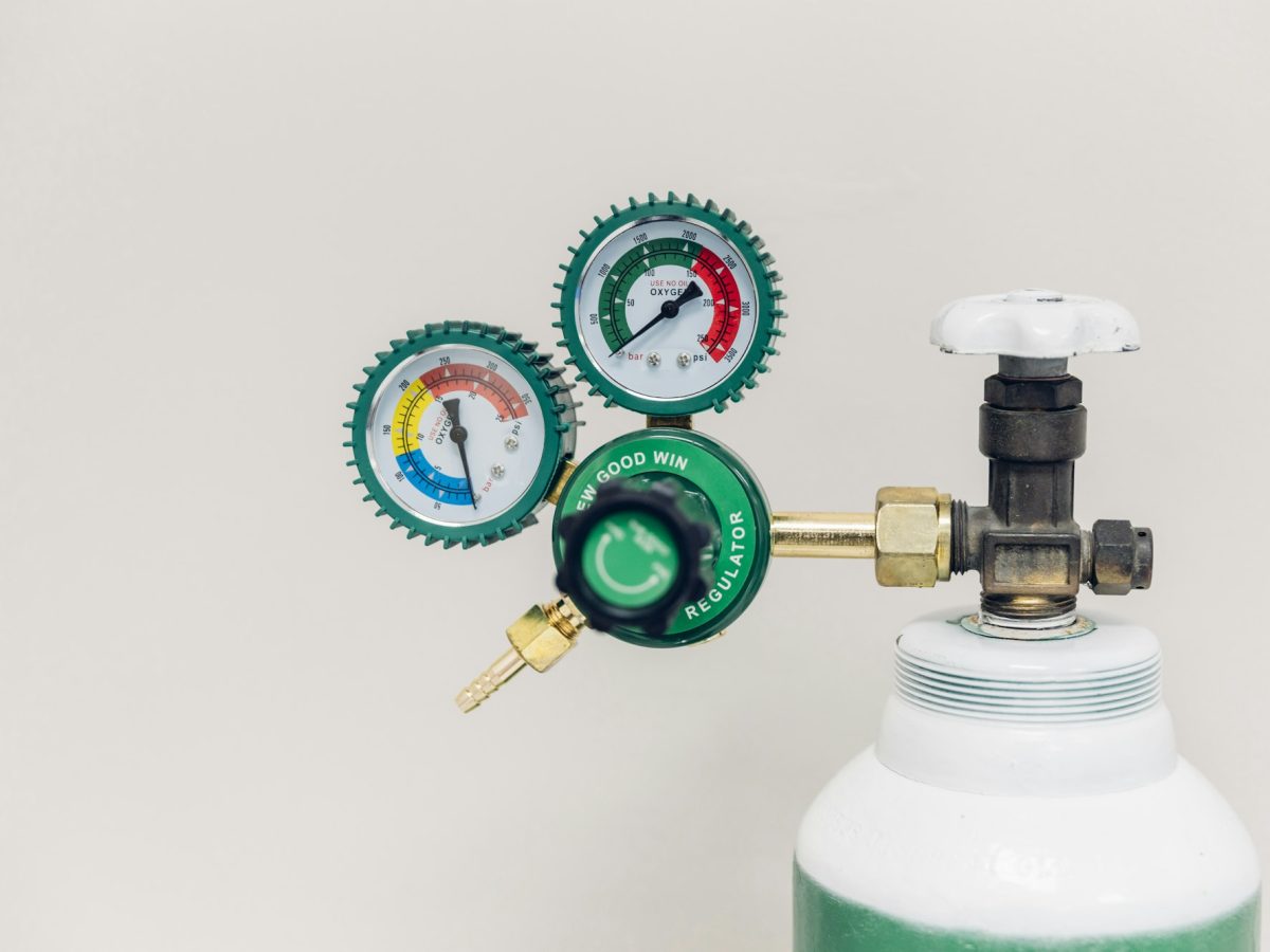 welding equipment acetylene gas cylinder tank with gauge regulators manometers.